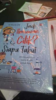 Product Review of BUKU EDUKASI ANAK: JADI ILMUWAN CILIK? SIAPA TAKUT? (99 Eksperimen Sains Asyik untuk Anak) Soft Cover from S**5 1