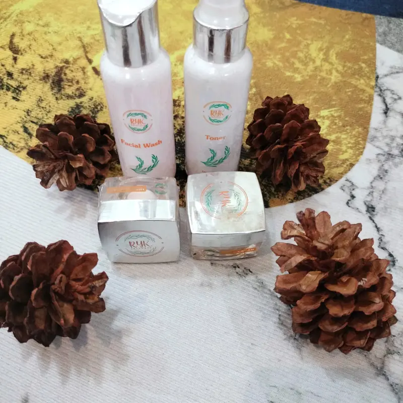 Ryk skincare kosmetik  skincare yang bisa membuka aura,mencerahkan, menghilangkam flek ,menghempaskan  jerawat,menyamarkan bekas jerawat 2