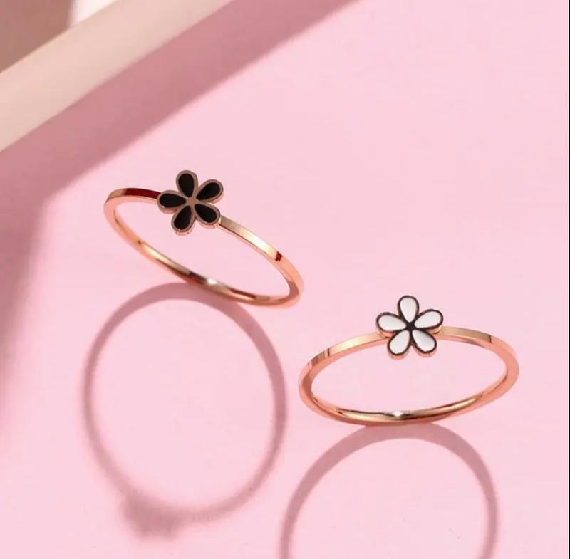Product Introduction of cincin bunga aster kecil warna hitam dan putih cincin manis wanita aksesoris busana rings 5