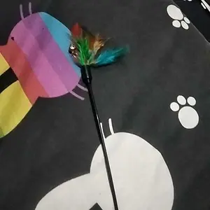 (Harga 1 Biji) Stick Bulu Mainan Interaktif Tongkat Bulu Hewan Peliharaan Kucing Anjing Bahan Plastik