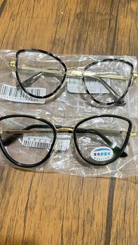 Product Review of Cermin Mata Berubah Warna Mata Kucing, Uniseks, Bingkai Besar Hitam Persegi, Untuk Wanita dan Lelaki, Gaya Vintaj, Cermin Mata Tanpa Preskripsi, Uniseks, 1 helai, Ketibaan Baru from L**i 0