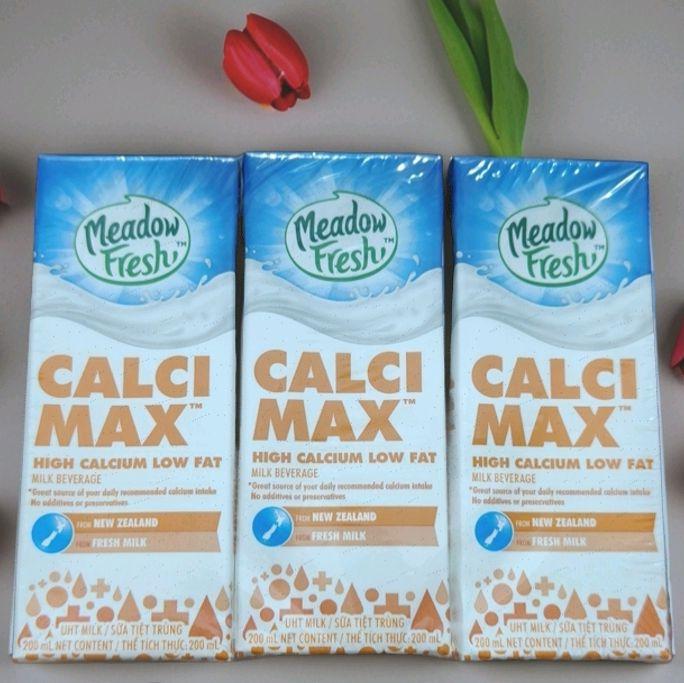 Sữa Meadow Fresh Max canxi thùng 24 hộp 200ml