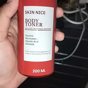 SONIK SCENTS SKIN NICE BODY TONER MERAH 200 ML Glycerin, Niacinamide, Glycolic Acid, allantoin