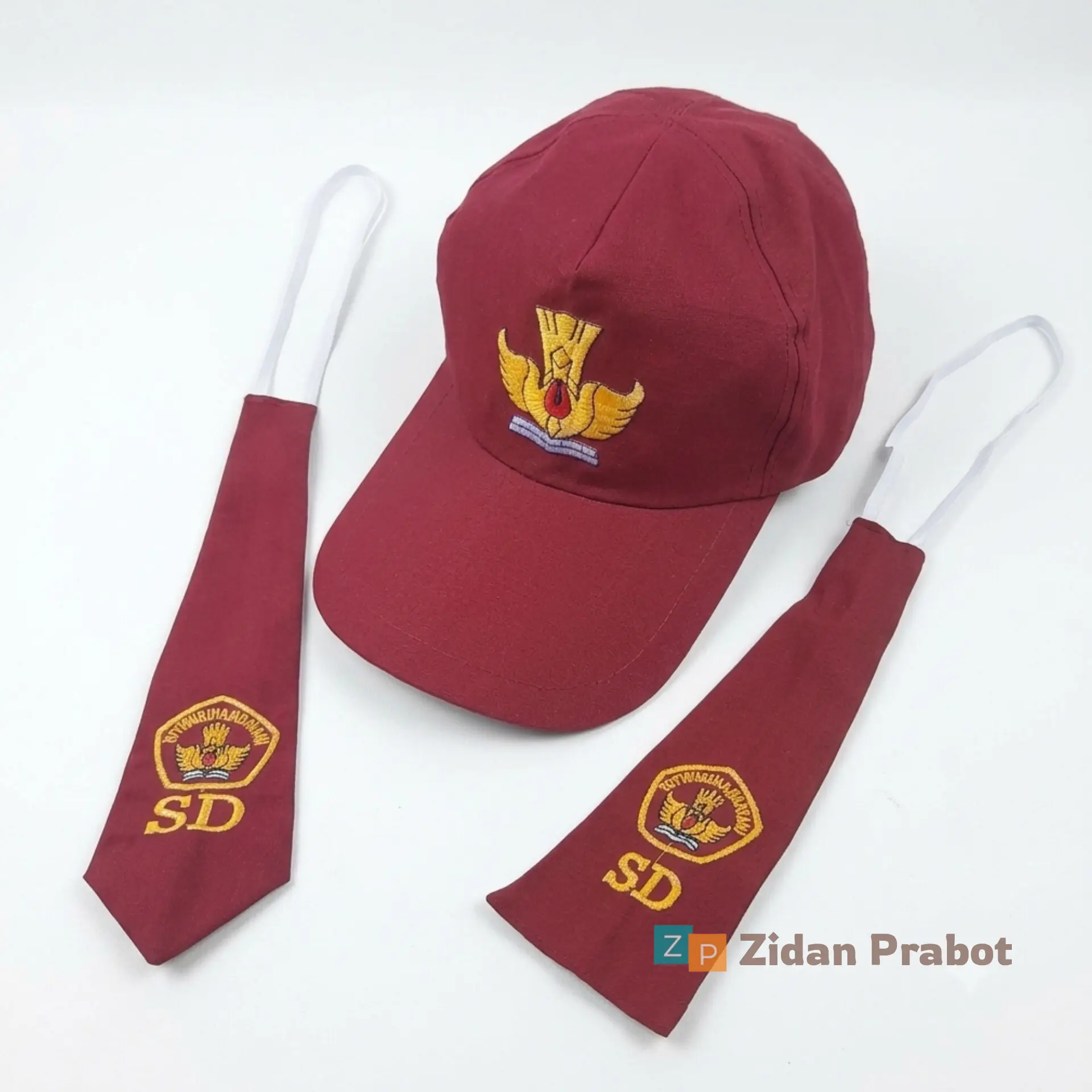 Topi dan Dasi Merah SD Logo Menggunakan Bordir