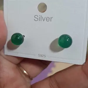 Anting-anting stud perak sterling S925 dengan batu chalcedony yang elegan