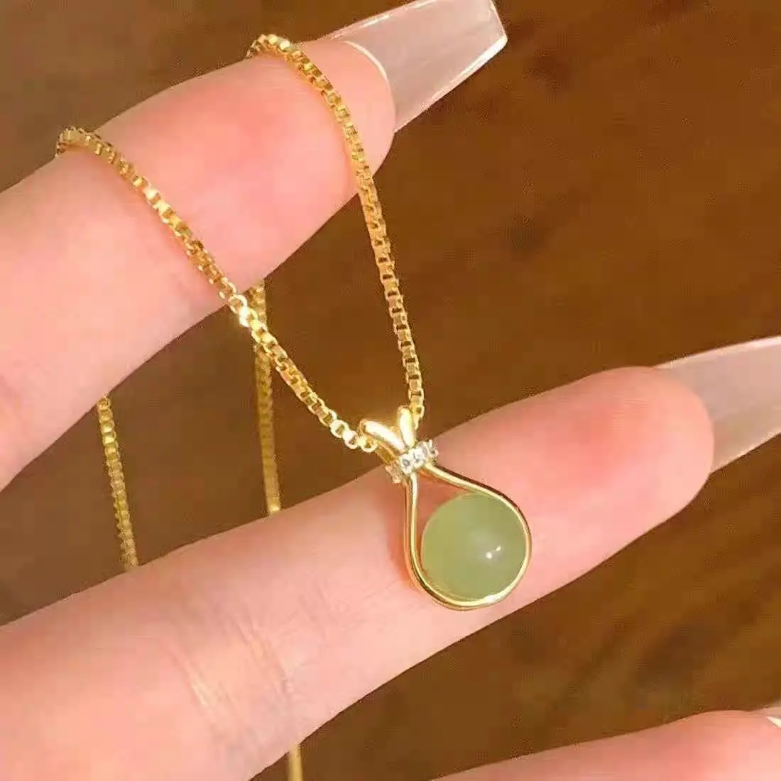 Kalung Titanium Wanita Model Liontin Giok Hijau Korean Style Anti KaratTidak Luntur
