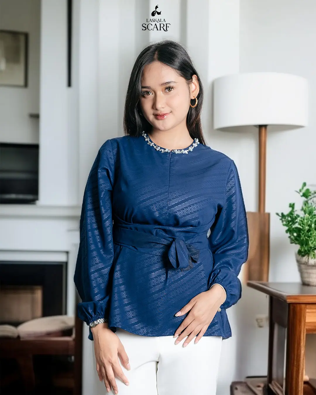 Laskala Woman Dilan Navy Blouse Batik Lengan Panjang