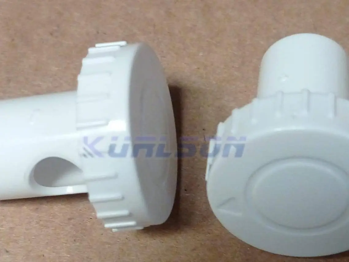 Tutup Pembuangan Air Bagian Luar Freezer GEA CF 310