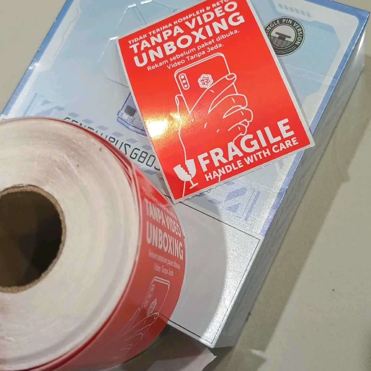 stiker FRAGILE roll  pengaman paket g80