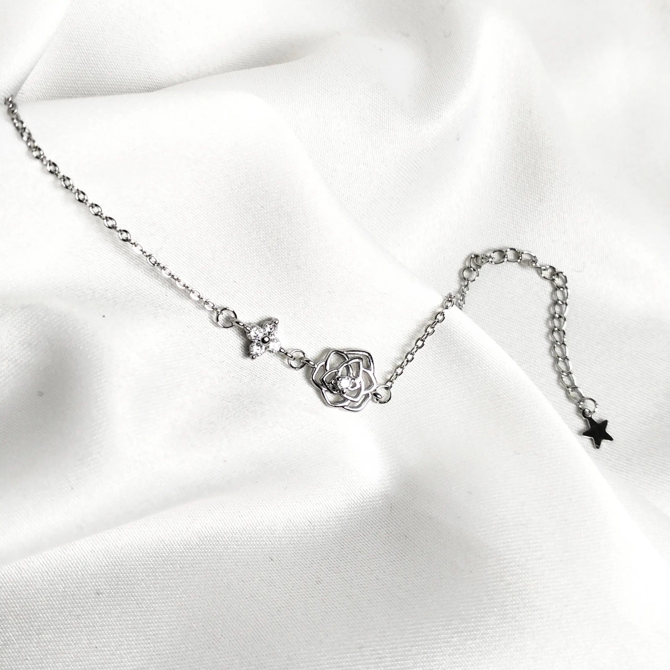 Gelang Rose -B12- Bracelets Wanita liontin Bunga Putih Titanium Original Elegan Pemakian Harian COD