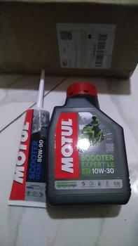 Product Review of OLI MOTUL SCOOTER EXPERT LE SAE 10W-30 800 ML - 1 LITER  (HIJAU) ORIGINAL Kendaraan Mesin Motor Motorcycle Oil from B**1 0