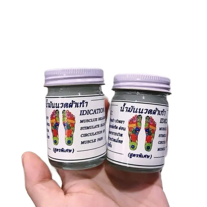 Dầu cù là xoa bóp huyệt bàn chân thái lan