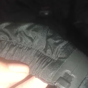 JAKET PRIA DAN WANITA ANTI AIR PARASUT WATERPROOF ORIGINAL RED FLAGS