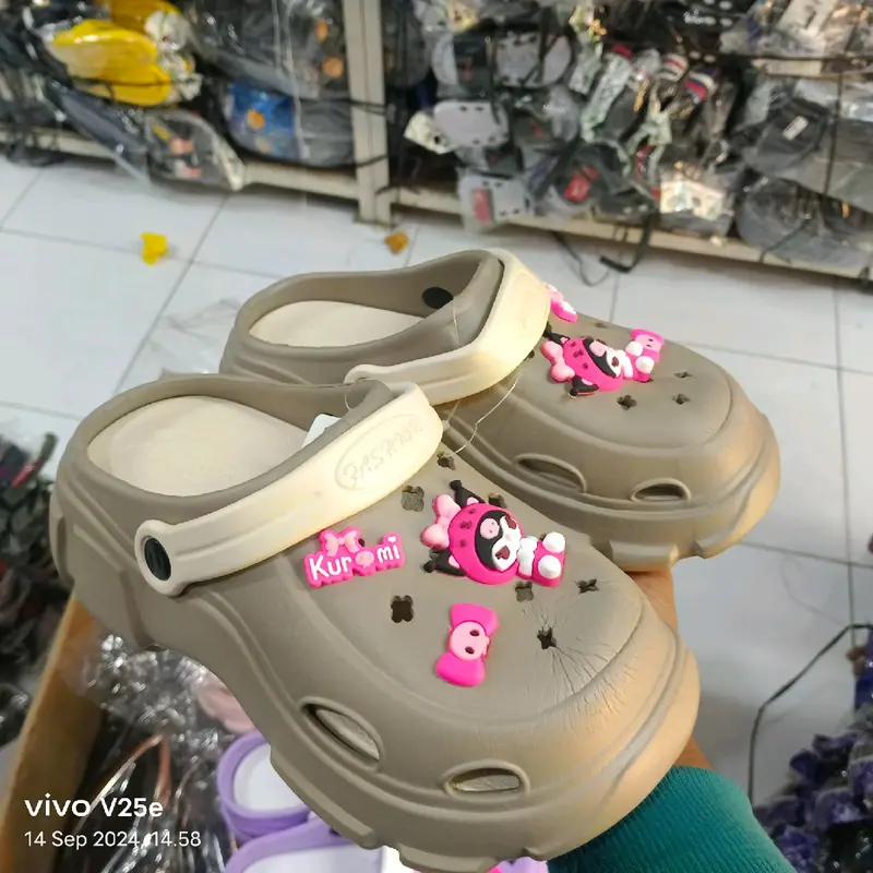 crock baim kuromi sandal sepatu anak perempuan, karet empuk dan ringan elegan dan trendy Fashion Kaki 5
