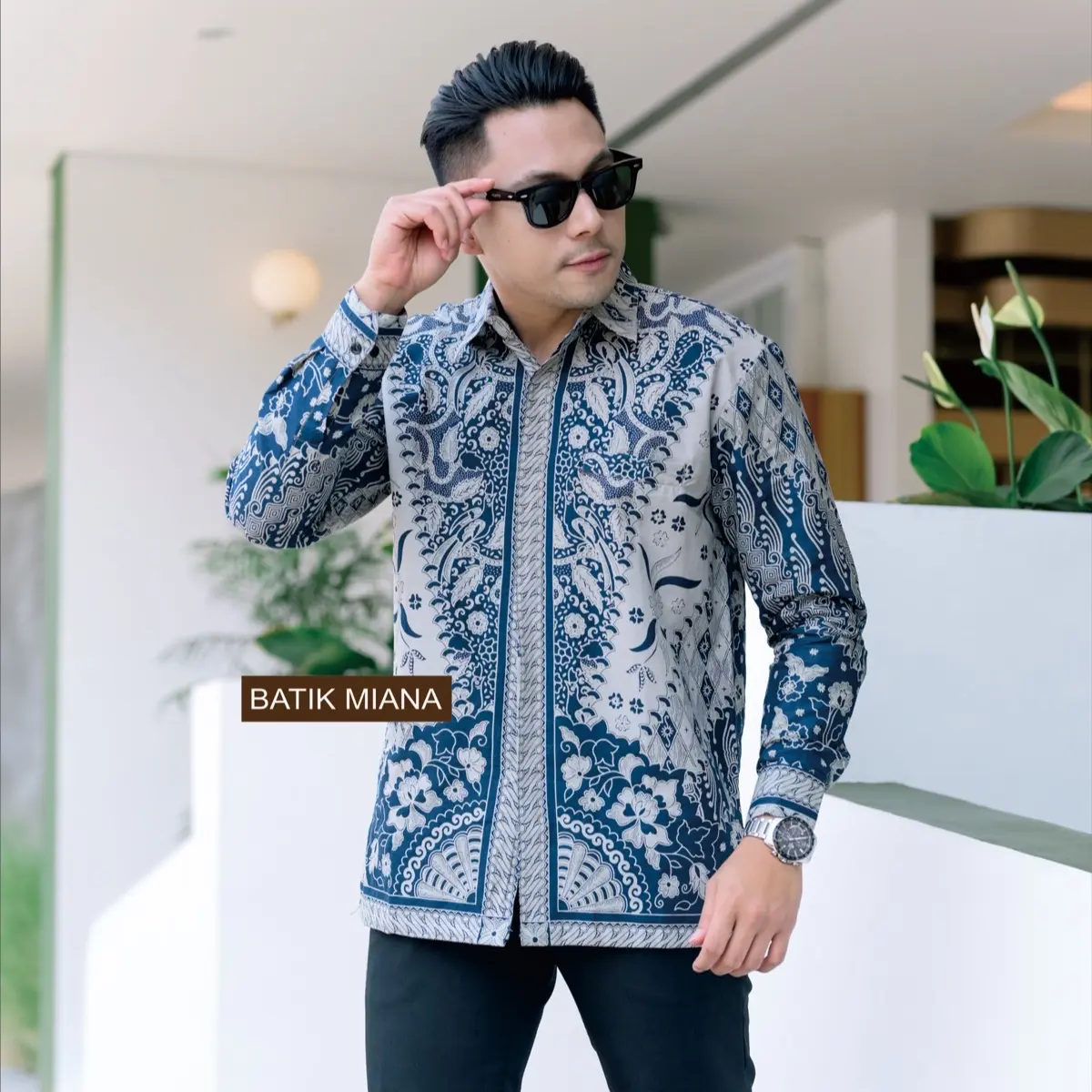Kemeja Atasan Batik Pria SINARAN NAVY Cowok Lengan Panjang Bahan Katun Lapis Furing Batik Solo Sragenan Coklat Kancing Dalam Baju Kondangan Atasan Nyaman Keren
