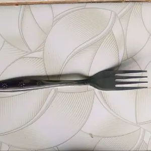 Garpu Makan Stainless Steel dengan Desain Elegan dan Tahan Lama untuk Kebutuhan Harian Anda