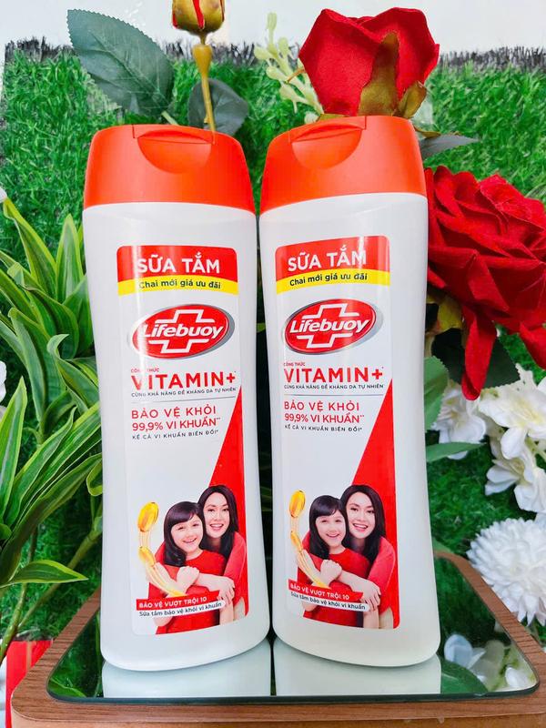  combo 2 chai sữa tắm L ifebuoy  350g 343ml   chai : với công thức Vitamin+ khả năng đề kháng da tự nhiên  bảo vệ khỏi 99% vi khuẩn 