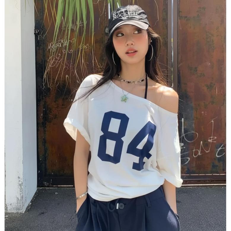 Atasan Wanita Angka 84 – Blouse Jersey Pendek Style Vintage Korean Look Hitam Putih Trendy