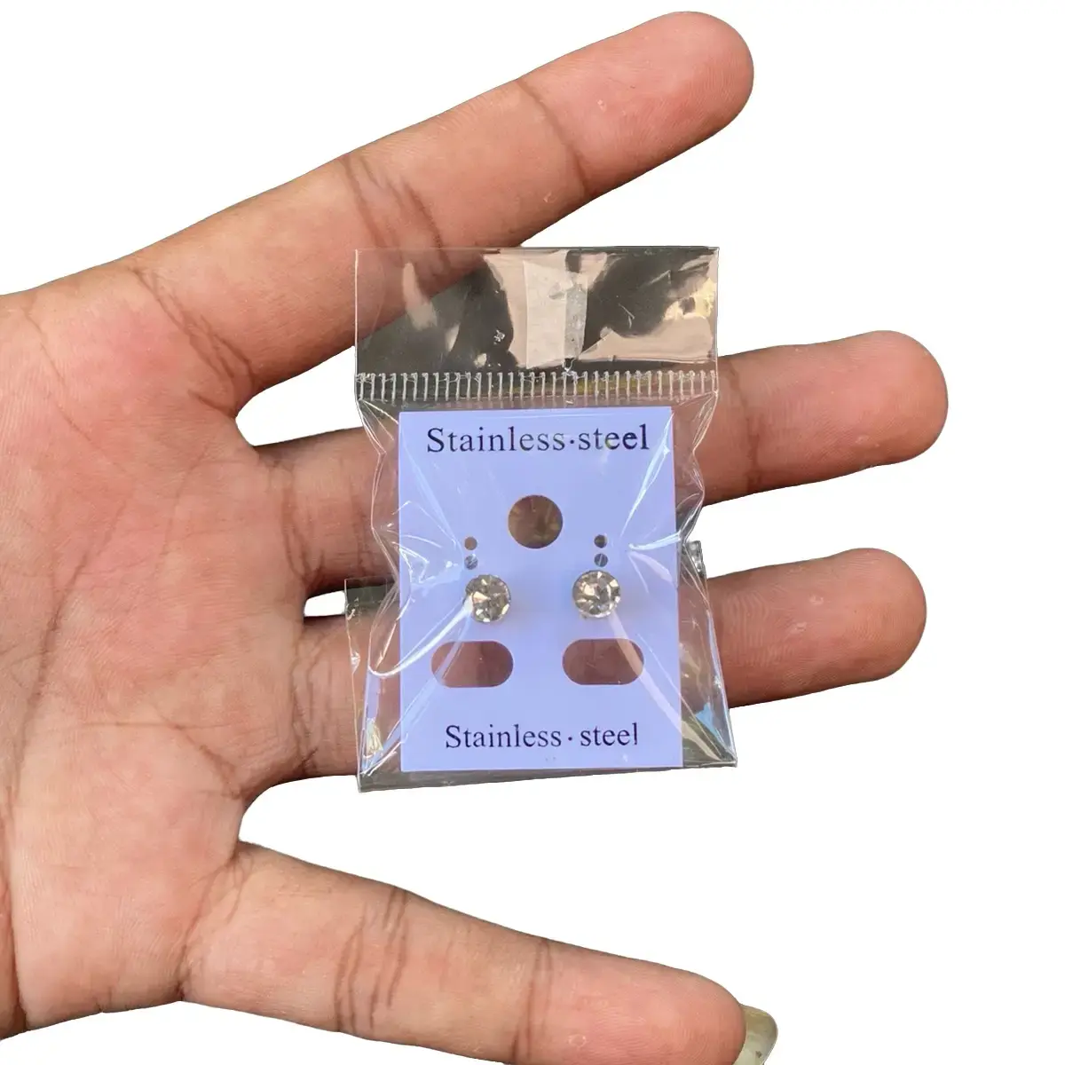 Anting magnet jarum berlian
