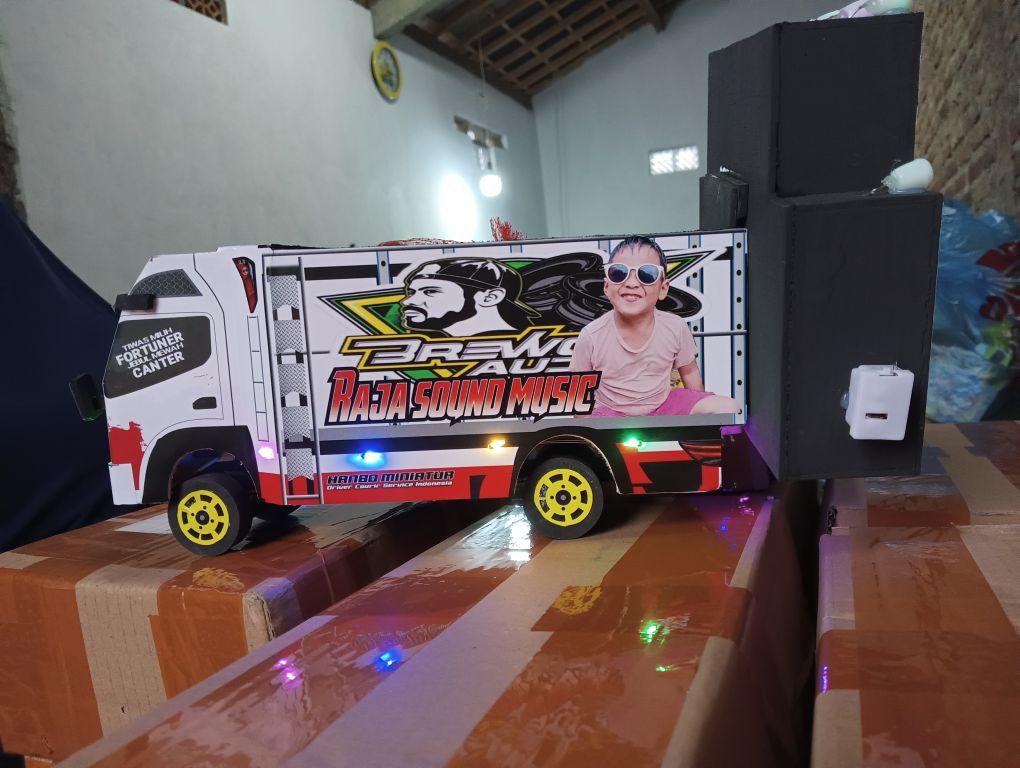 miniatur truck plus sound horeg GERATIS KASIH NAMA DAN FOTO
