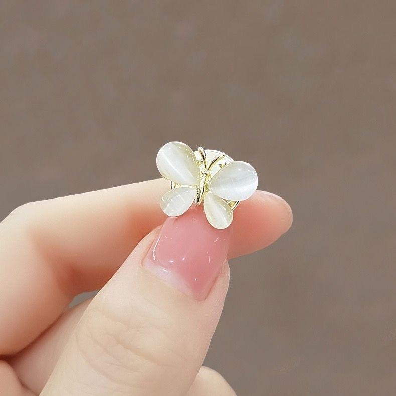 Product Introduction of V-Neck Anti-Exposure Buckle Brooch for Women 8