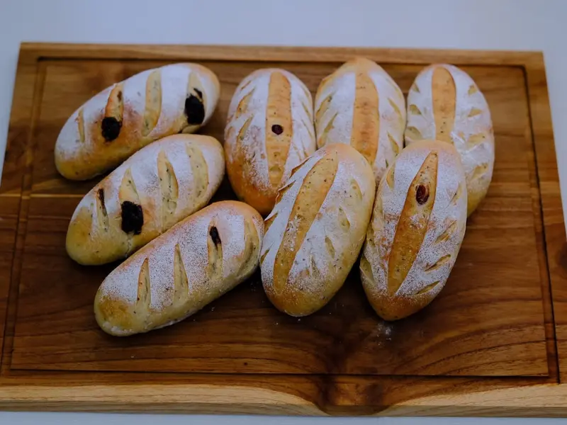 Roti Sourdough Soft Cranberry Cheese ChocoChips Harga Per PCS by Yeastoria 0