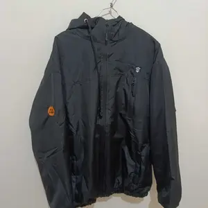 JAKET PRIA DAN WANITA ANTI AIR PARASUT WATERPROOF ORIGINAL RED FLAGS