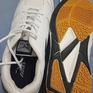 Sepatu Olahraga Badminton / Sepatu Voly MZN Uk 39_43 Uniseks Badminton