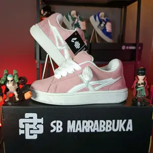 Sepatu Anak Perempuan Cewek Cowok Lelaki Perempuan Warna Hitam Full black kids junior model gemuk viral terbaru Skena keren sekolah tk sd smp smk remaja Fashion