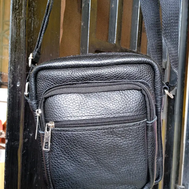 Tas Kulit Asli Pria dan Wanita dengan Selempang yang Cantik 2