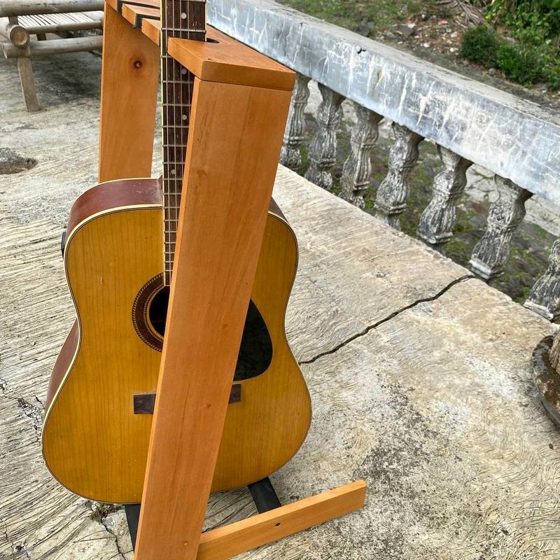 Stand Gitar Minimalis Kayu Minimalis 4