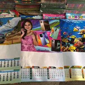 kalender isi 3 lembar gambar ada artis pemandangan