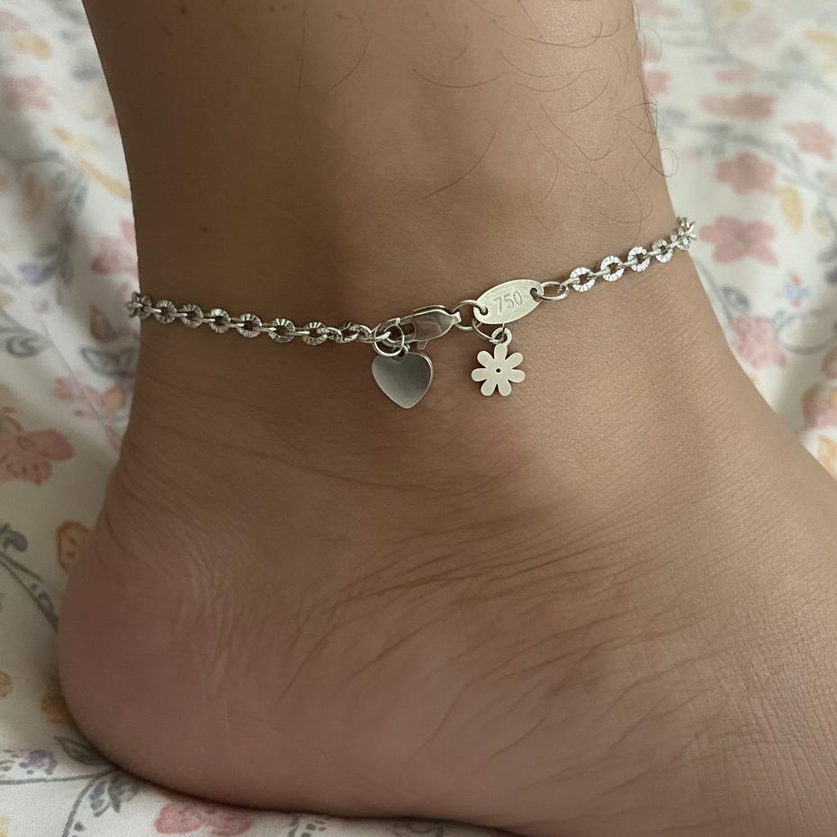 TERBARU Gelang Kaki Wanita Titanium Bahan Tahan Lama dengan Desain Cantik dan Detail Hati dan Bunga