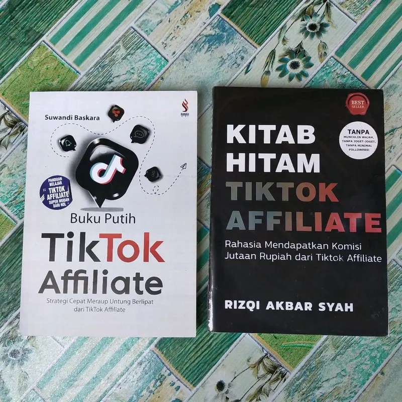 1 Paket 2 Buku Kitab Hitam TikTok Affiliate & Buku Putih TikTok Affiliate Rahasia Mendapatkan Komisi Jutaan Rupiah dari Tiktok Affiliate