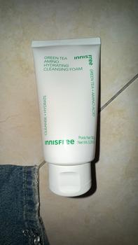 Product Review of Innisfree Green Tea Amino Hydrating  Cleansing Foam 150g / Sabun Pembersih Wajah untuk Kulit Kering from Z**f 0