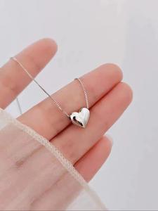 Collar con Colgante de Corazón de Plata para Mujeres y Niñas, Bisutería de Moda para Fiestas y Uso Diario, Idea de Regalo Versátil y a la Moda