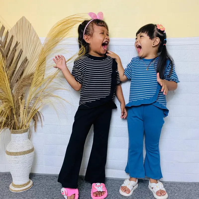 Setelan Anak Perempuan Yura Stripe Salur Snow White Knit 1-10 Tahun - Fashion Cewek Parsel Bayi 1