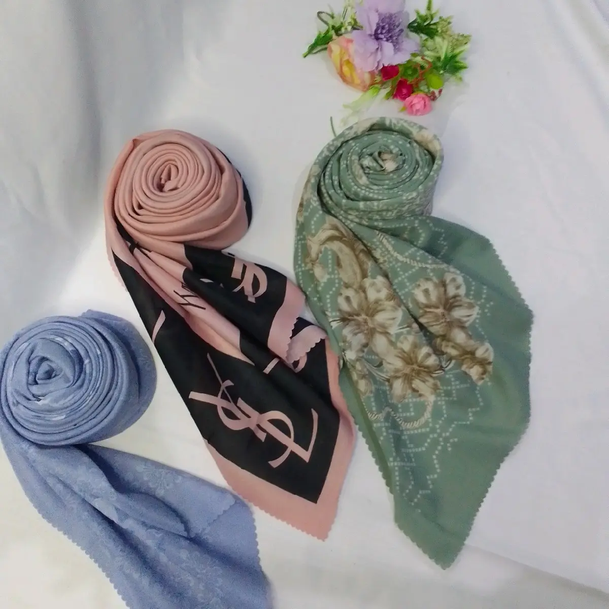 Hijab wanita berbagai motif