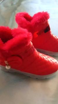 Product Review of Sepatu Boot Anak Perempuan Fashion Kaki LED Bulu from Y**i S**i 0