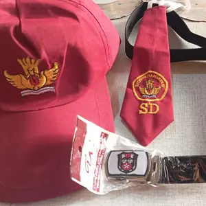 Paket Hemat Perlengkapan Sekolah Topi Dasi Sabuk SD SMP SMA Negeri Putra Putri Merah dengan Logo Khas SD