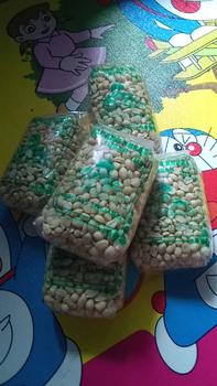 Product Review of 5 bungkus Kacang Kupas Asli Tuban 250g x 5 Bungkus - Total Berat 1,250g - Goreng, Food, Mete, Kering, Snack, Cemilan Bawang Makanan Camilan Mede from m**e 0