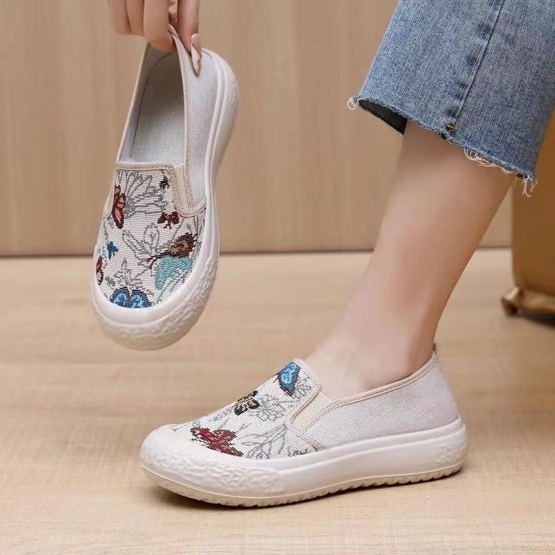 NW059 Sepatu Slip On Wanita Motif Kupu-Kupu 0
