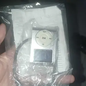 MP3 Player Pemutar Lagu MP3 TF Card dengan Klip & LCD Portabel Mini USB Audio Jack 3.5 mm Slot Micro SD Support Micro SD Card hingga 64 GB ZucZuc ZC10