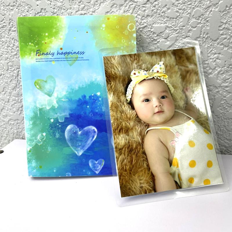 SIZE ẢNH 10x15 - ÉP NHỰA: Ảnh 10x15 bao ép nhựa Ảnh to cỡ lòng bàn tay thuộc size tầm trung. Ảnh có độ bền màu từ 7-10 năm. Không thấm nữa làm album lưu trữ lại kỷ niệm