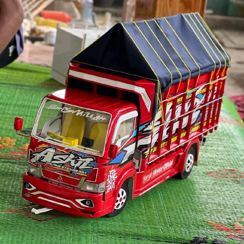 promo murah miniatur truk full variasi lampu dan free terpal Toy 1