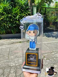 Gambar BONKA Piala Akrilik Wisuda SMA SMK Costum Nama Foto Logo Sekolah Dan Kartu Ucapan Free Mika + Pita - Cowo dari Bonekahandmadesukasuka Kota Surakarta 4 Tokopedia