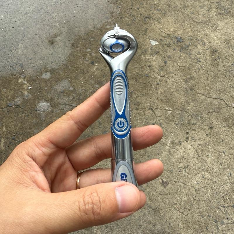  Tay cầm cạo râu pin hay lưỡi cạo râu 5 lưỡi 