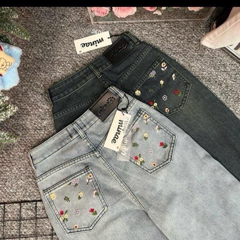 MINAE STUDIO Quần Jean Ống Suông Nữ Thêu Hoa Nhí Vải Dày Mướt Đẹp