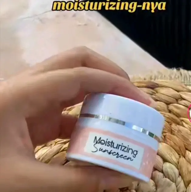 CREAM BYZOE GLOW MOISTURIZING SUUNCREEN PINK 3