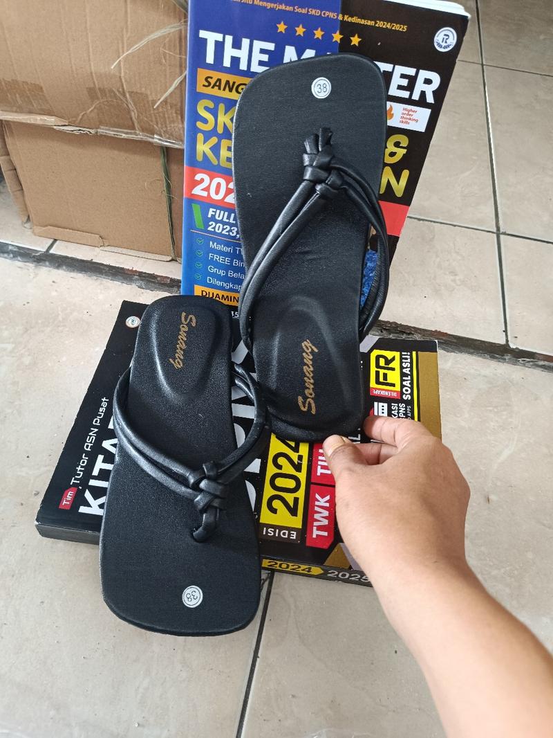 Product Introduction of Sandal Teplek Jepit Kupat Wanita Sendal platform Selop Plat Trendy 12